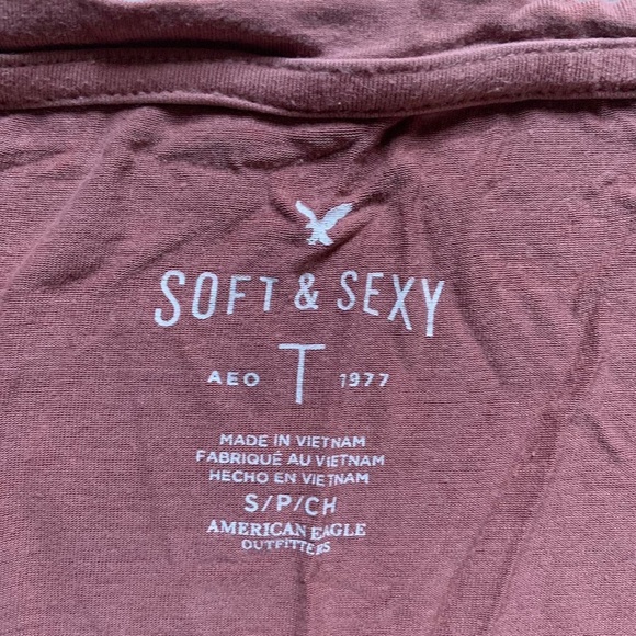 American Eagle Soft & Sexy light red pocket tee, size small, great condition - Picture 2 of 3
